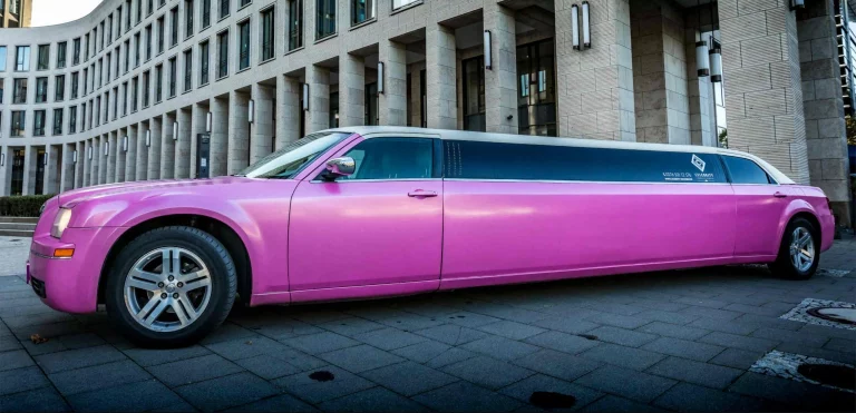 Chrysler 300C in Pink mieten in der naehe