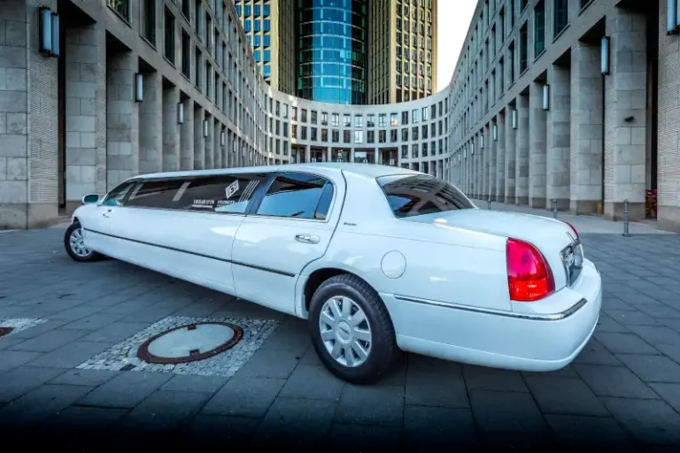 limousine lincoln town car bei celebrity limousine mieten