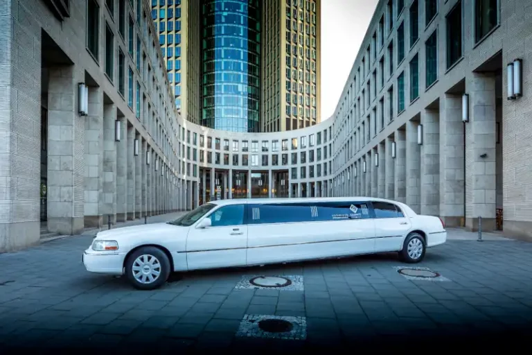 stretchlimousine lincoln town car in der naehe mieten