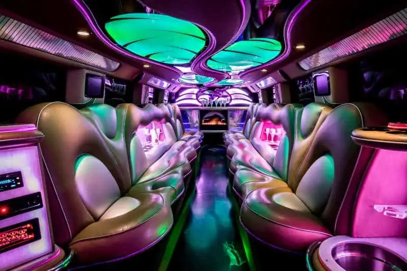guenstige limousine hummer h2 in pink mit top innenausstattung mieten