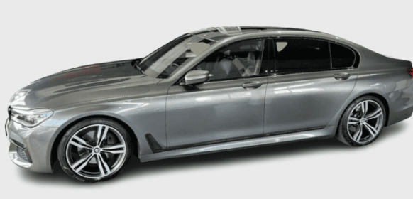 BMW-7er-Modell-fuer-VIP-Transfer-mit-Fahrer