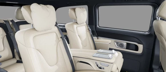 Premium Leder-Einzelsitze im Mercedes EQV mit Massagefunktion für First-Class Komfort.